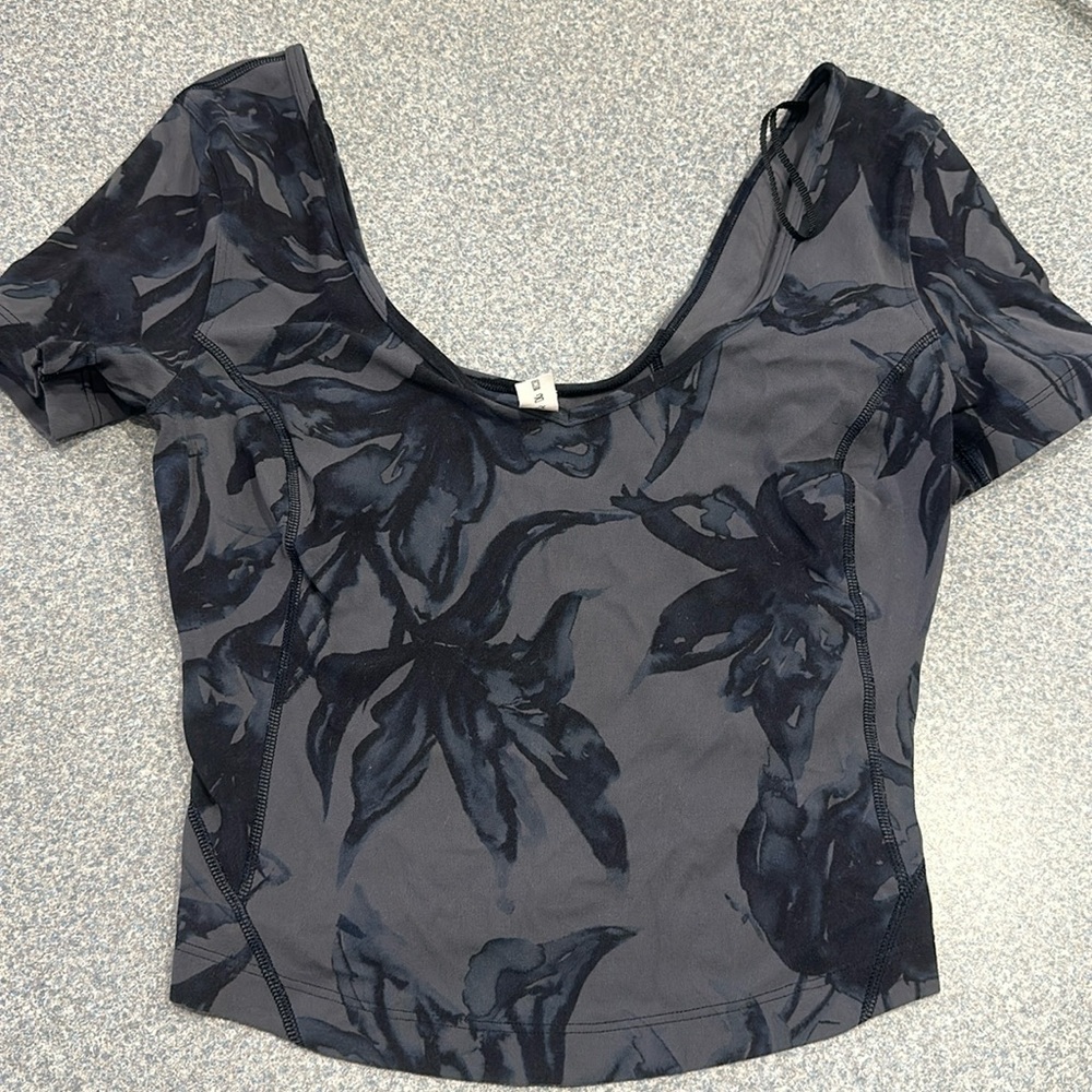 Lululemon printed top size 2